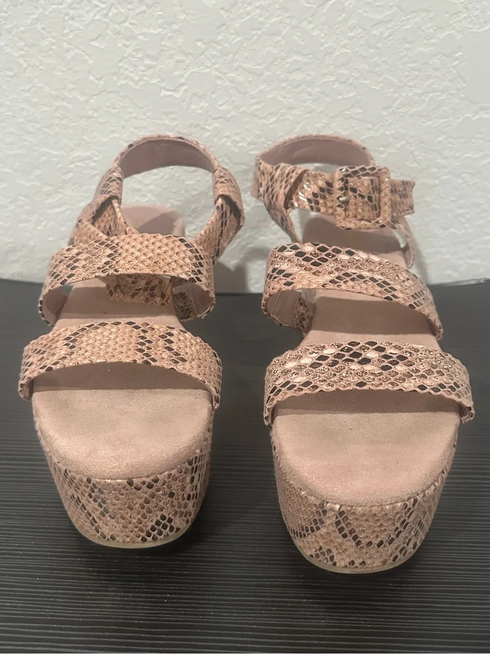 ! Qupid Snake-Print Platform Sandals in blush pink / light Tan size 8